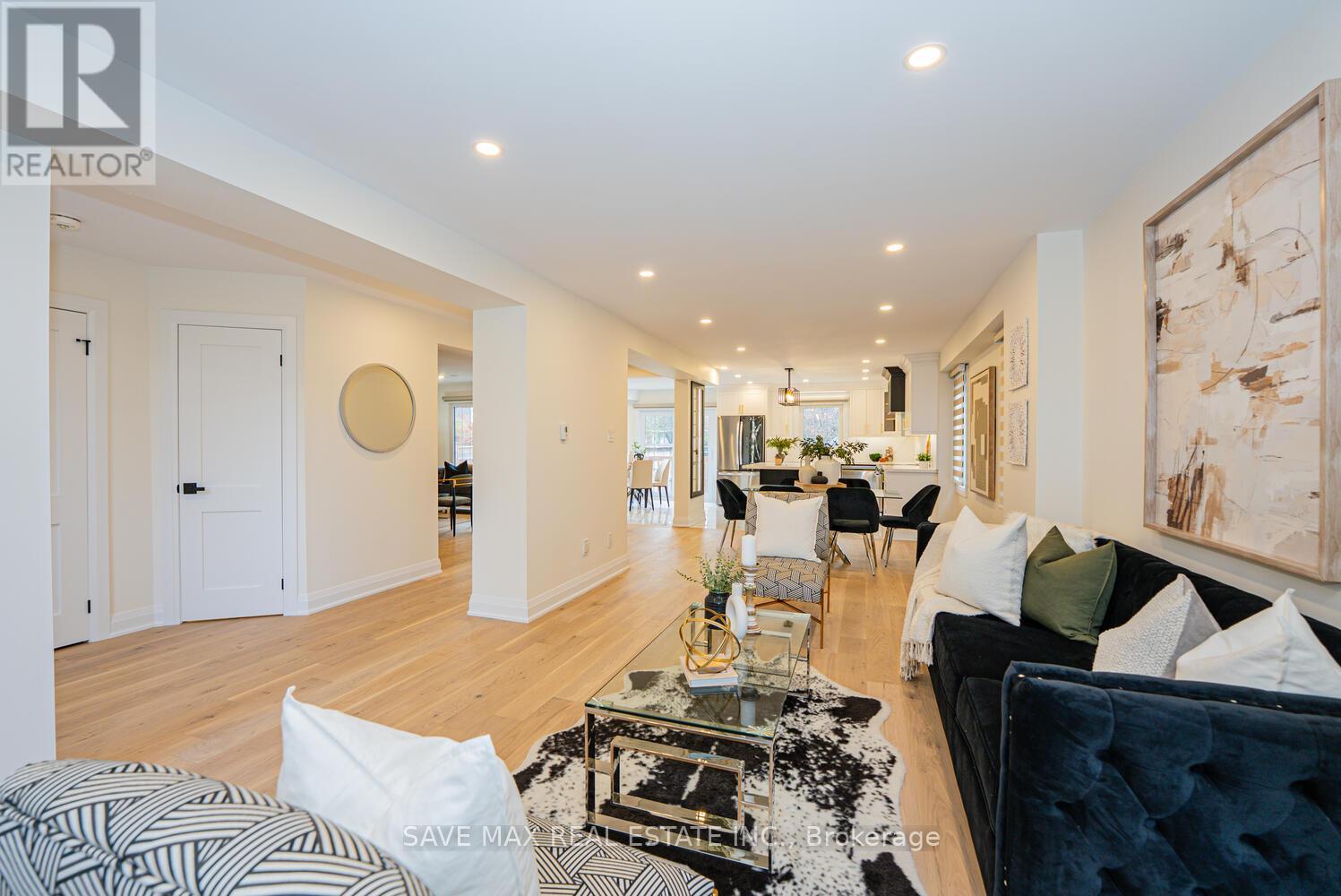 1612 Moongate Crescent E, Mississauga, Ontario  L5M 4T1 - Photo 4 - W12543902