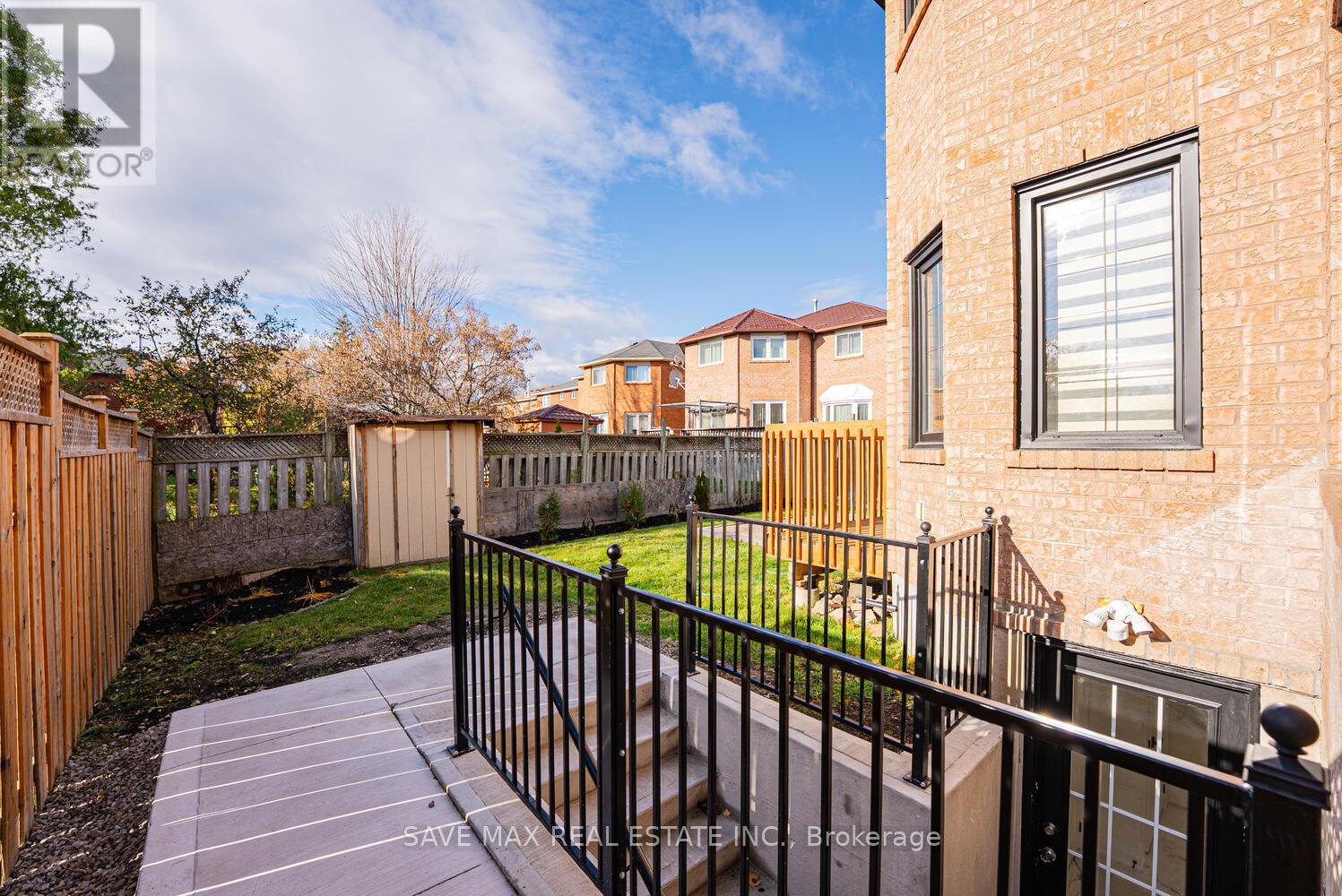 1612 Moongate Crescent E, Mississauga, Ontario  L5M 4T1 - Photo 43 - W12543902