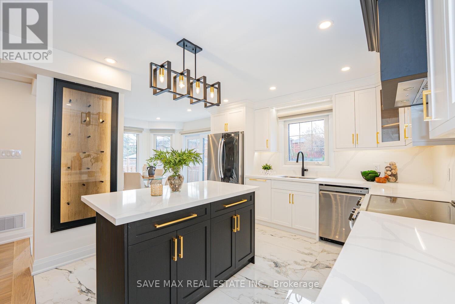 1612 Moongate Crescent E, Mississauga, Ontario  L5M 4T1 - Photo 9 - W12543902