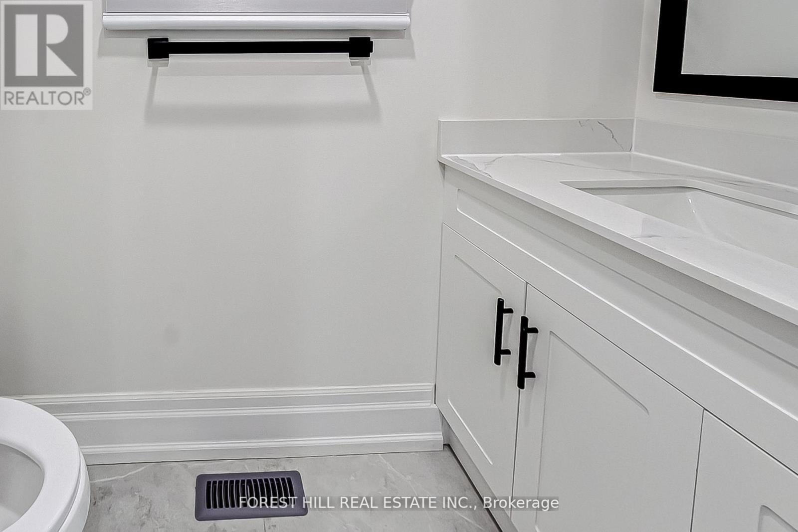 696 Mirage Place, Mississauga, Ontario  L5R 3Y2 - Photo 7 - W12454913