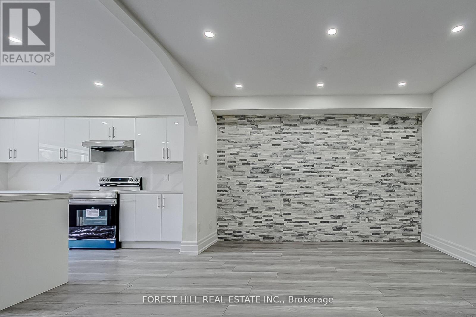 696 Mirage Place, Mississauga, Ontario  L5R 3Y2 - Photo 6 - W12454913