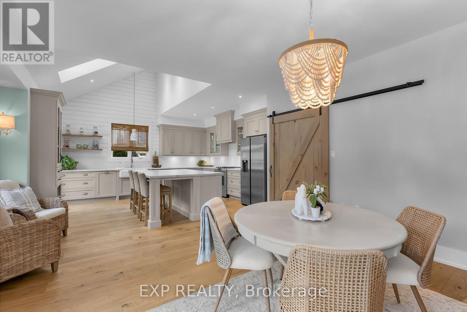 2218 Portage Road, Niagara Falls, Ontario L2J 0C2 - Photo 10 - X12543918