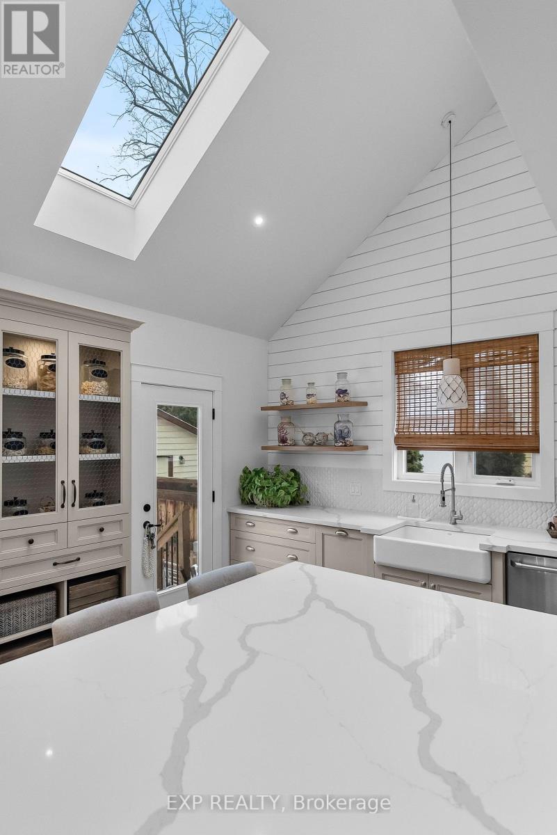 2218 Portage Road, Niagara Falls, Ontario L2J 0C2 - Photo 15 - X12543918