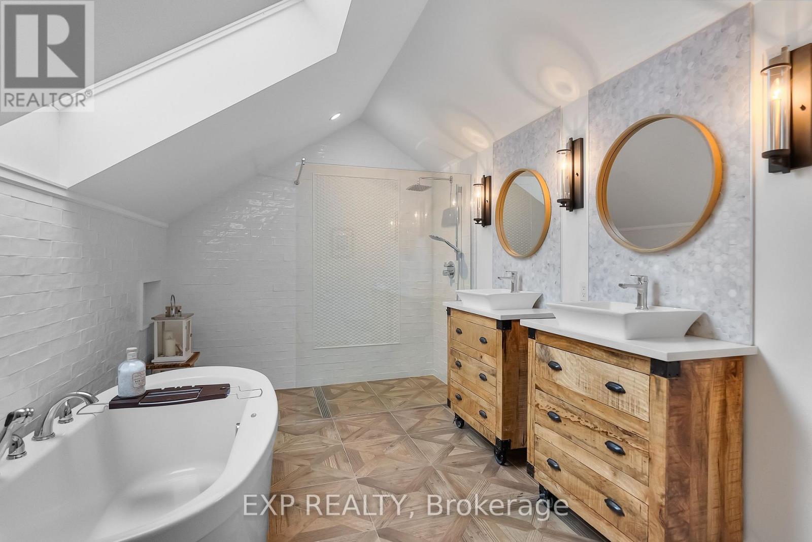 2218 Portage Road, Niagara Falls, Ontario L2J 0C2 - Photo 33 - X12543918