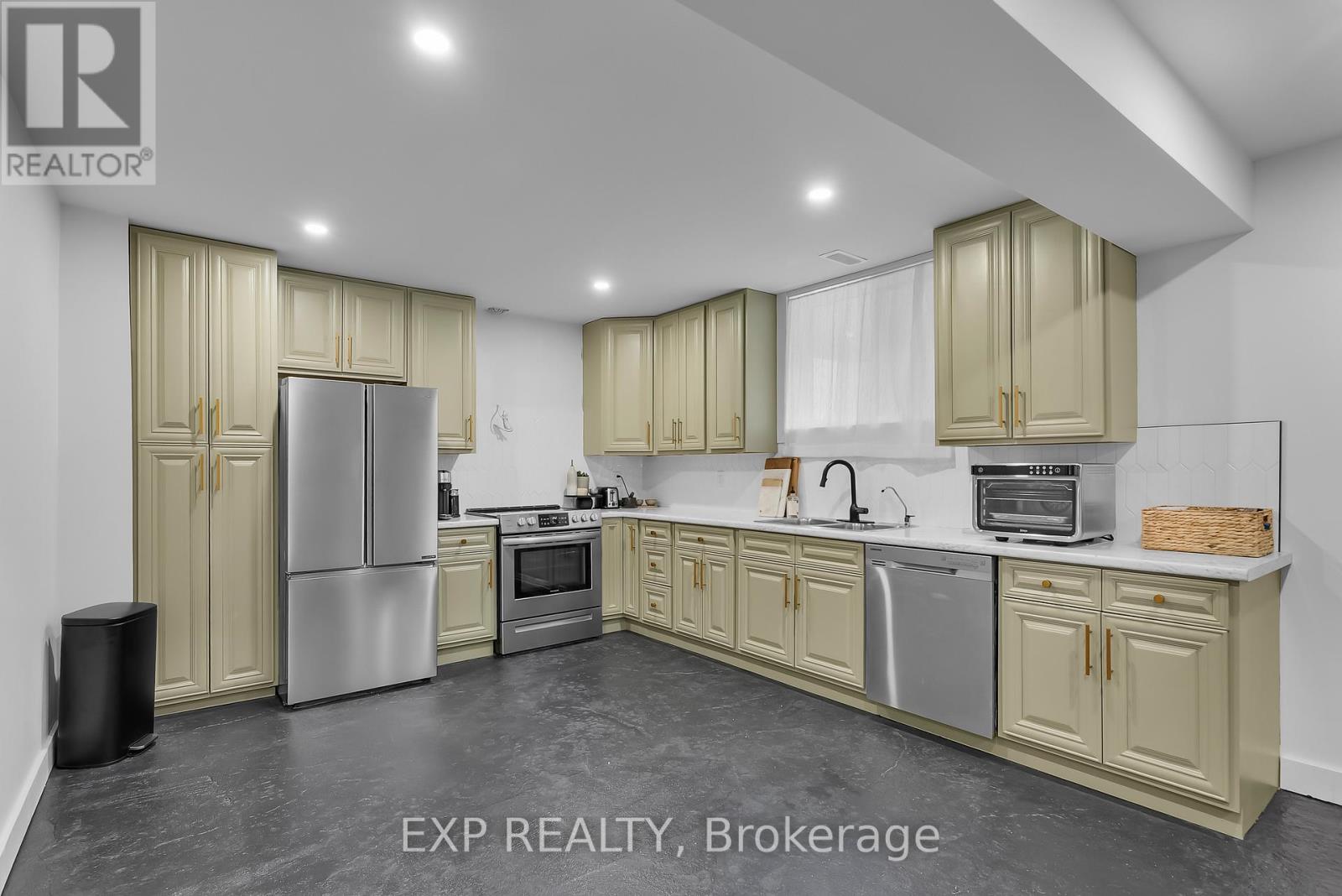 2218 Portage Road, Niagara Falls, Ontario L2J 0C2 - Photo 37 - X12543918