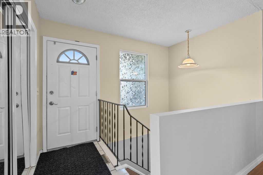 5812 22 Avenue Ne, Calgary, Alberta  T1Y 4P7 - Photo 4 - A2256055