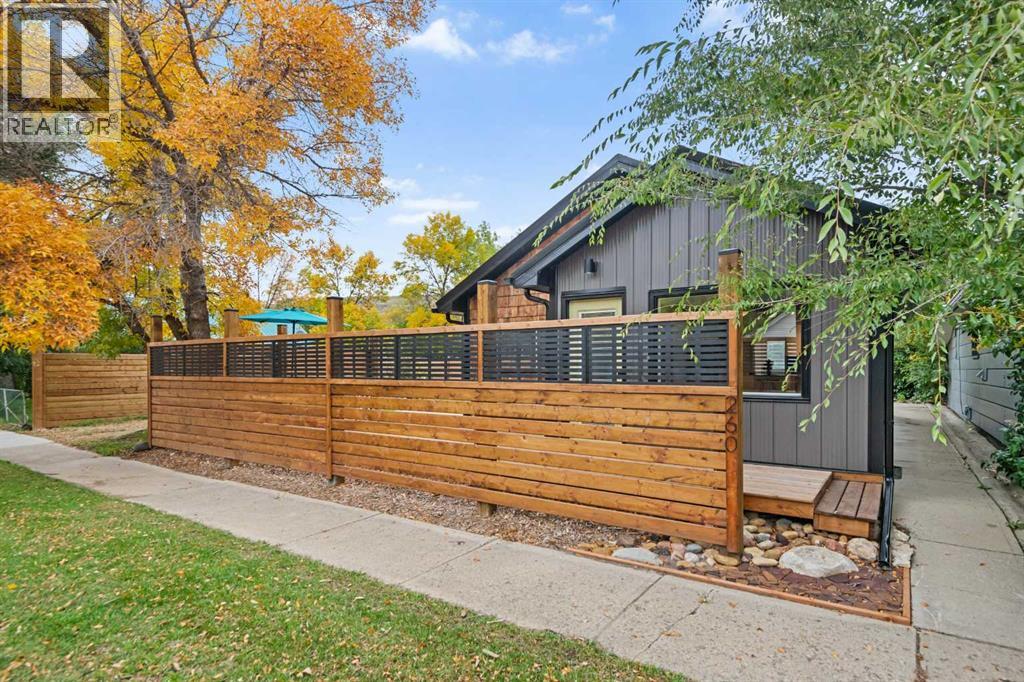 260 2 Avenue, Drumheller, Alberta  T0J 1B0 - Photo 2 - A2266180