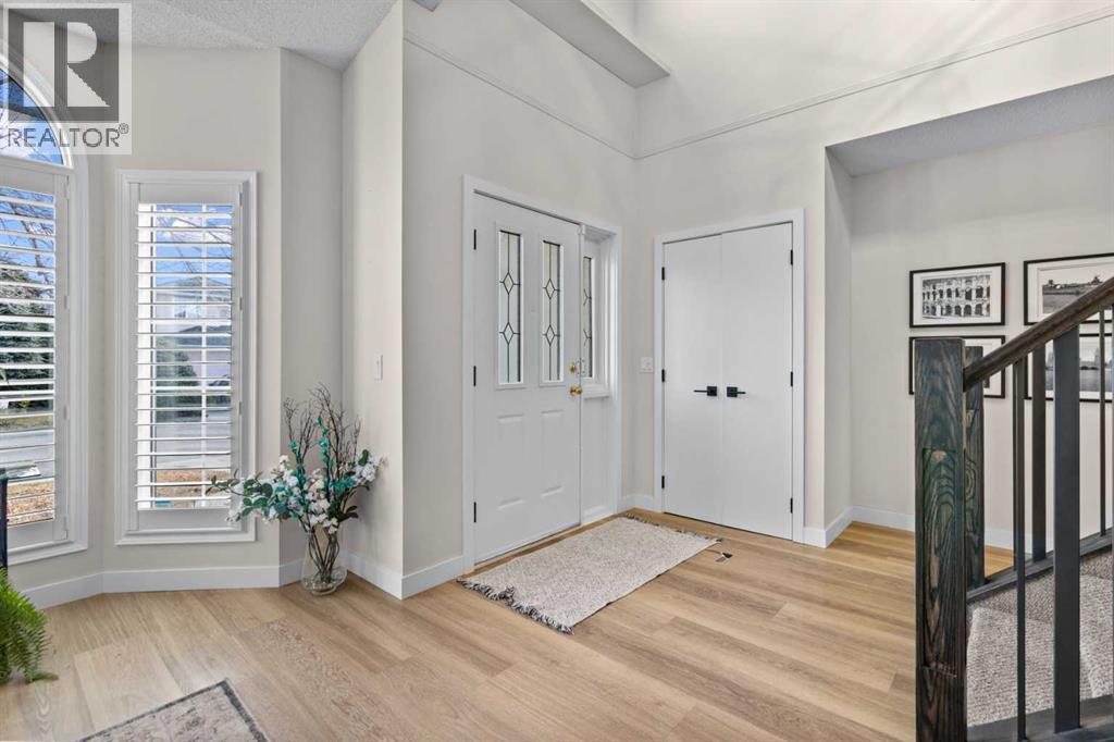 104 Hampshire Close Nw, Calgary, Alberta  T3A 4X9 - Photo 4 - A2267985