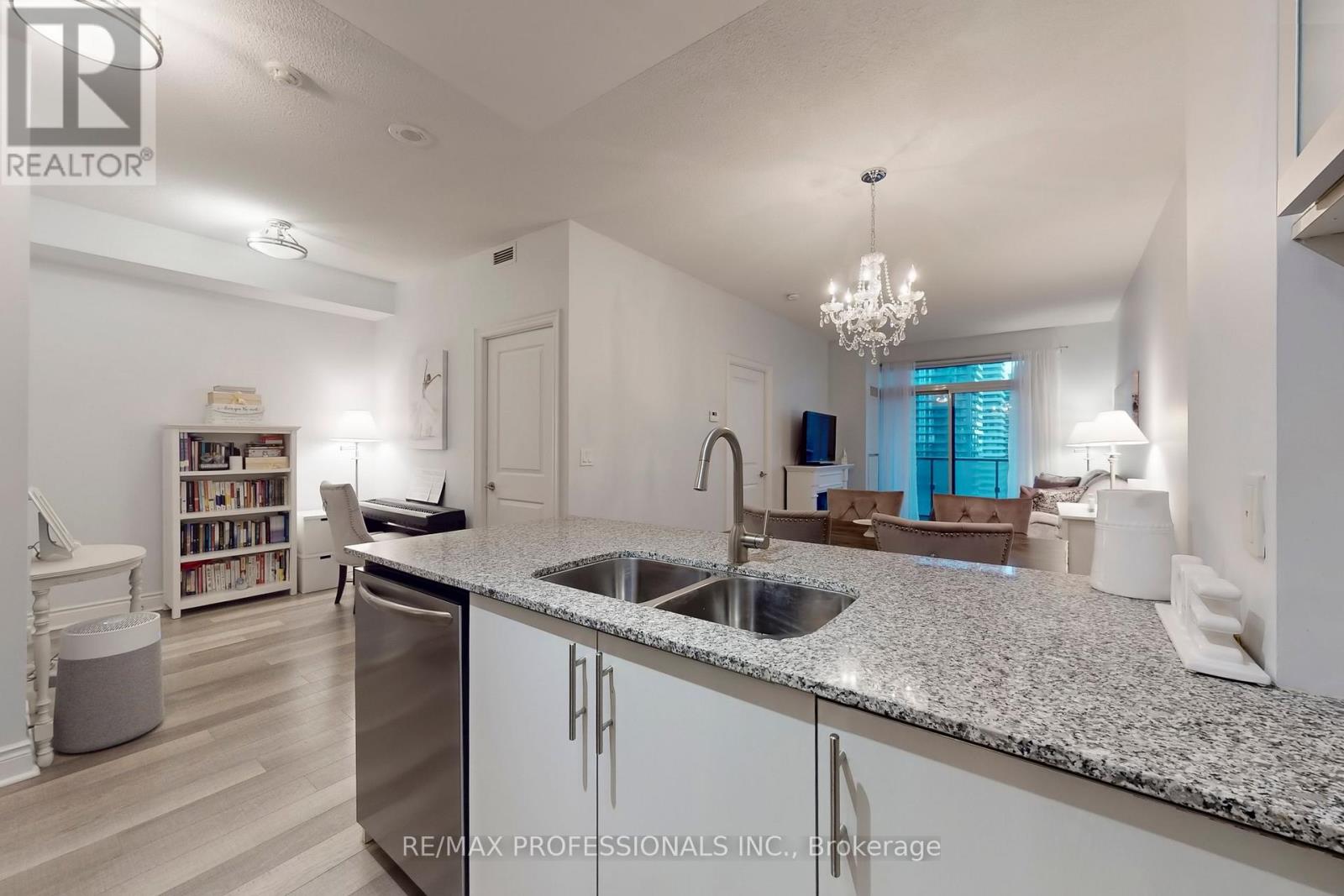 2706 - 28 Ted Rogers Way, Toronto, Ontario  M4Y 2J4 - Photo 15 - C12543600