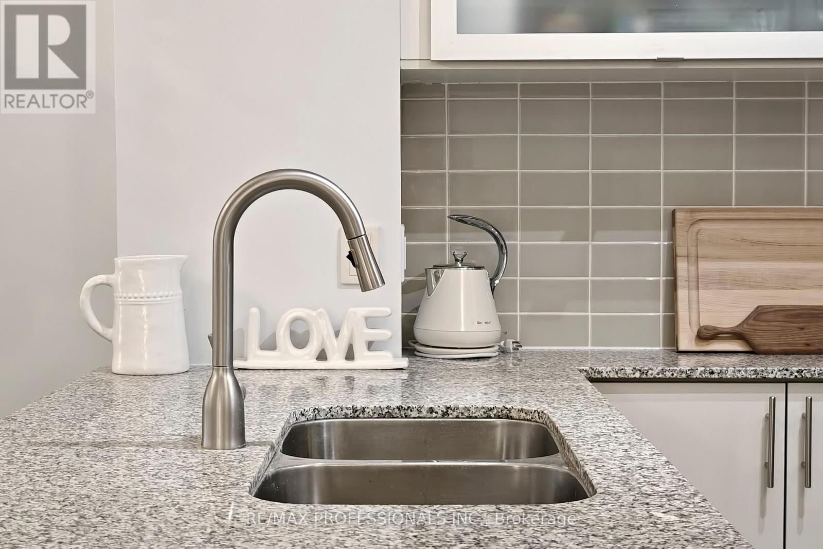 2706 - 28 Ted Rogers Way, Toronto, Ontario  M4Y 2J4 - Photo 17 - C12543600