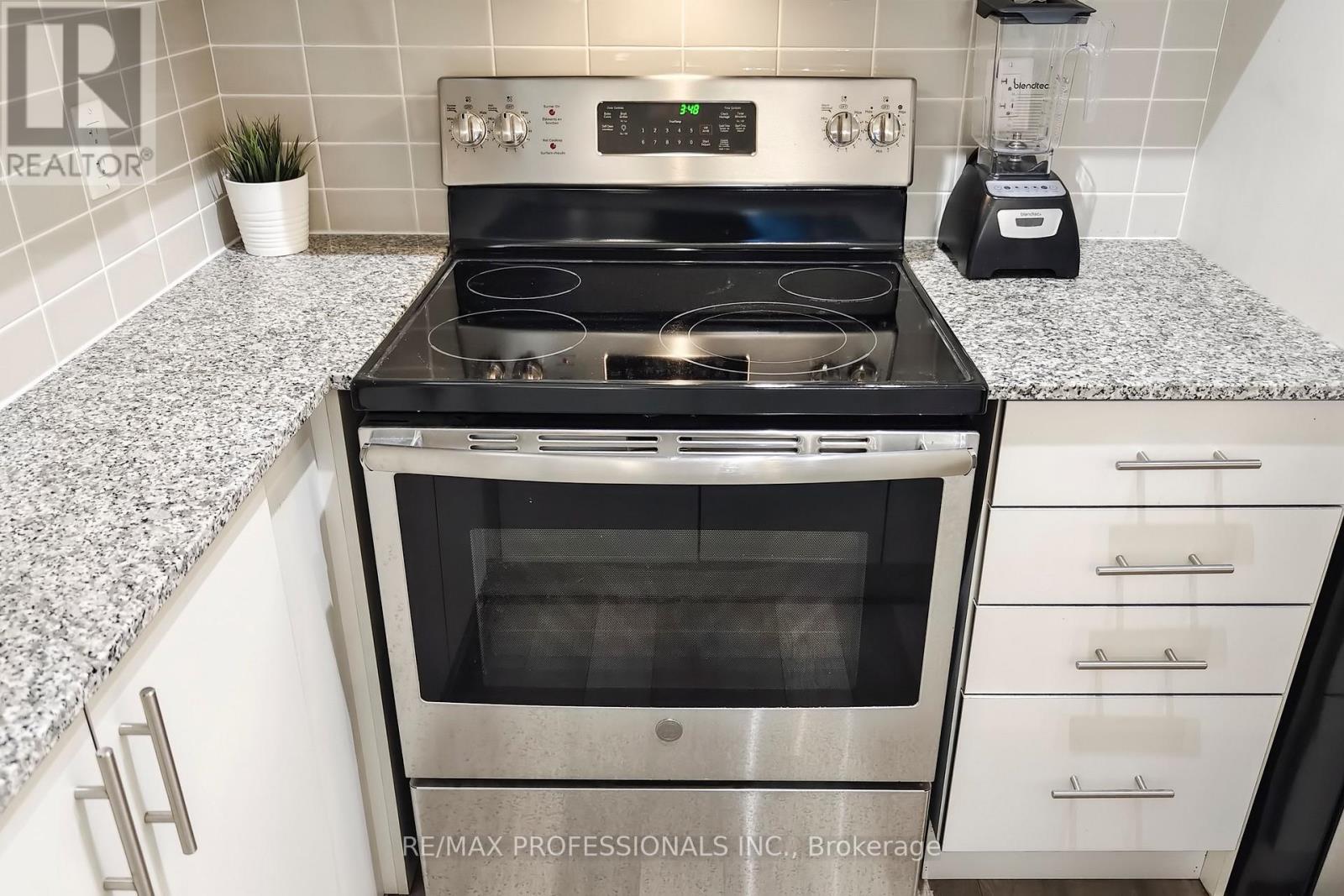 2706 - 28 Ted Rogers Way, Toronto, Ontario  M4Y 2J4 - Photo 16 - C12543600