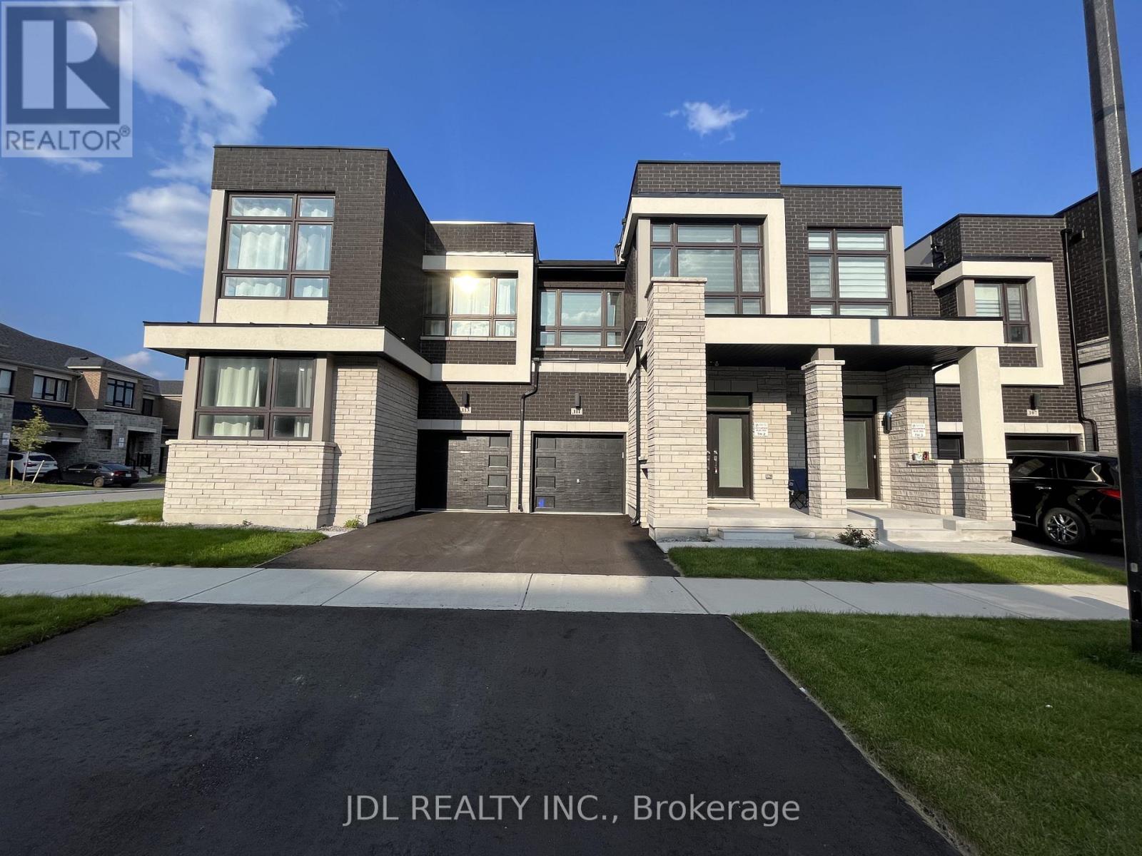 111 HILTS DRIVE, Richmond Hill, Ontario