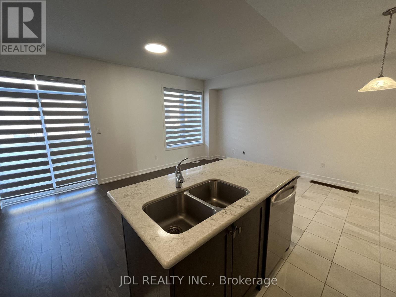 111 Hilts Drive, Richmond Hill, Ontario L4S 0J2 - Photo 3 - N12543930