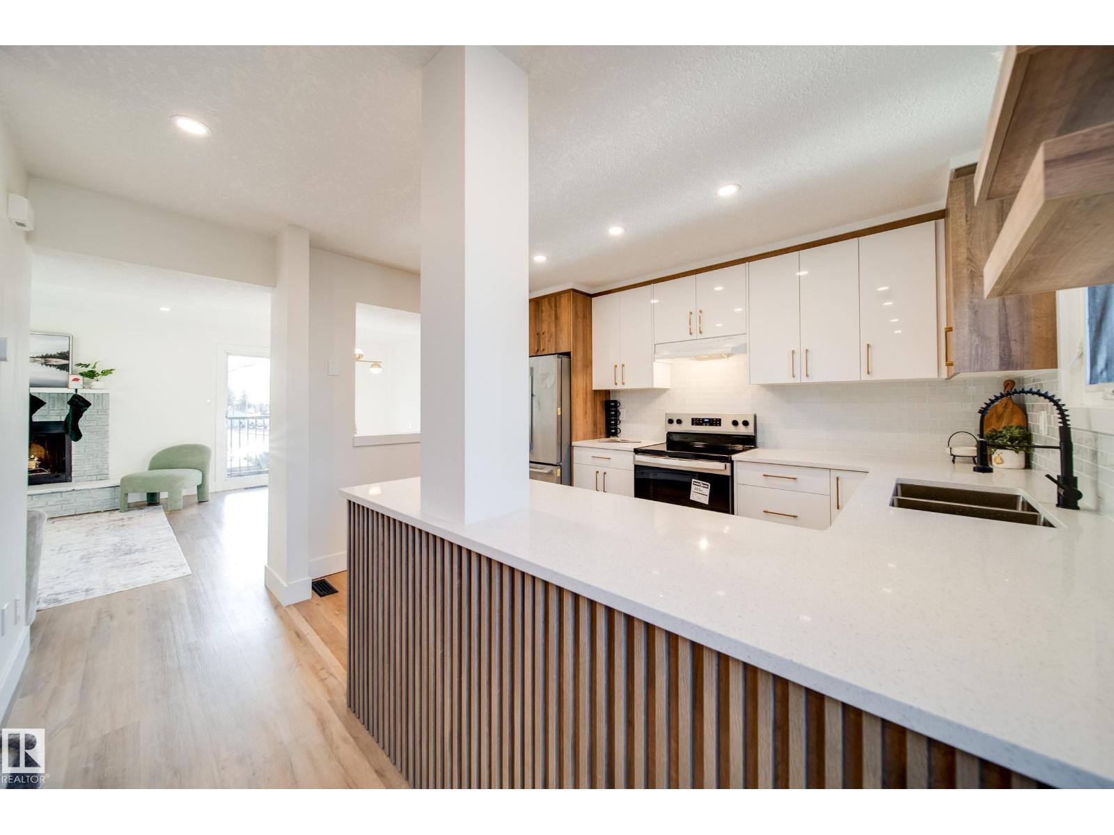 5394 38a Av Nw, Edmonton, Alberta  T6L 2H4 - Photo 3 - E4465688