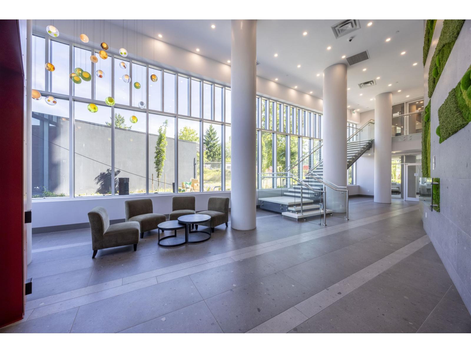 1204 10428 Whalley Boulevard, Surrey, British Columbia  V3T 0W2 - Photo 3 - R3066817