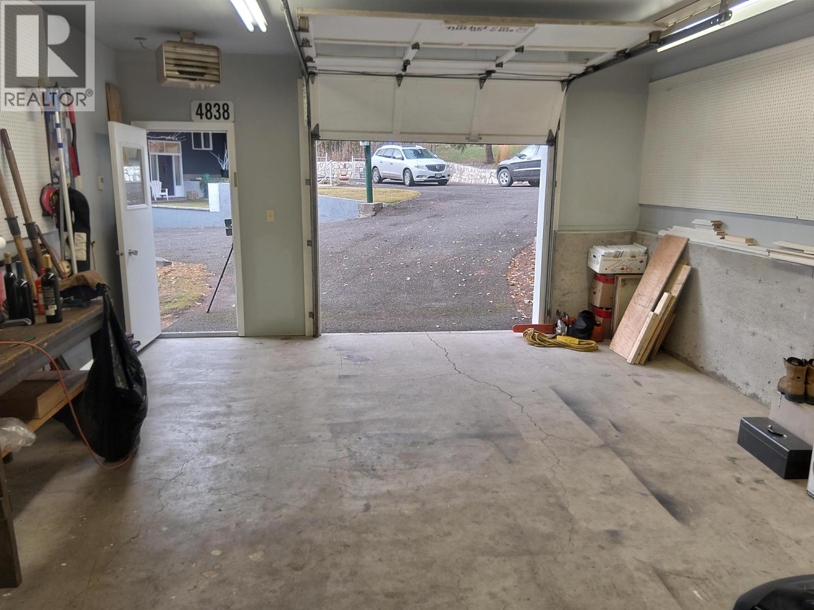 4838 Telqua Drive, 108 Mile Ranch, British Columbia  V0K 2Z0 - Photo 11 - R3055907