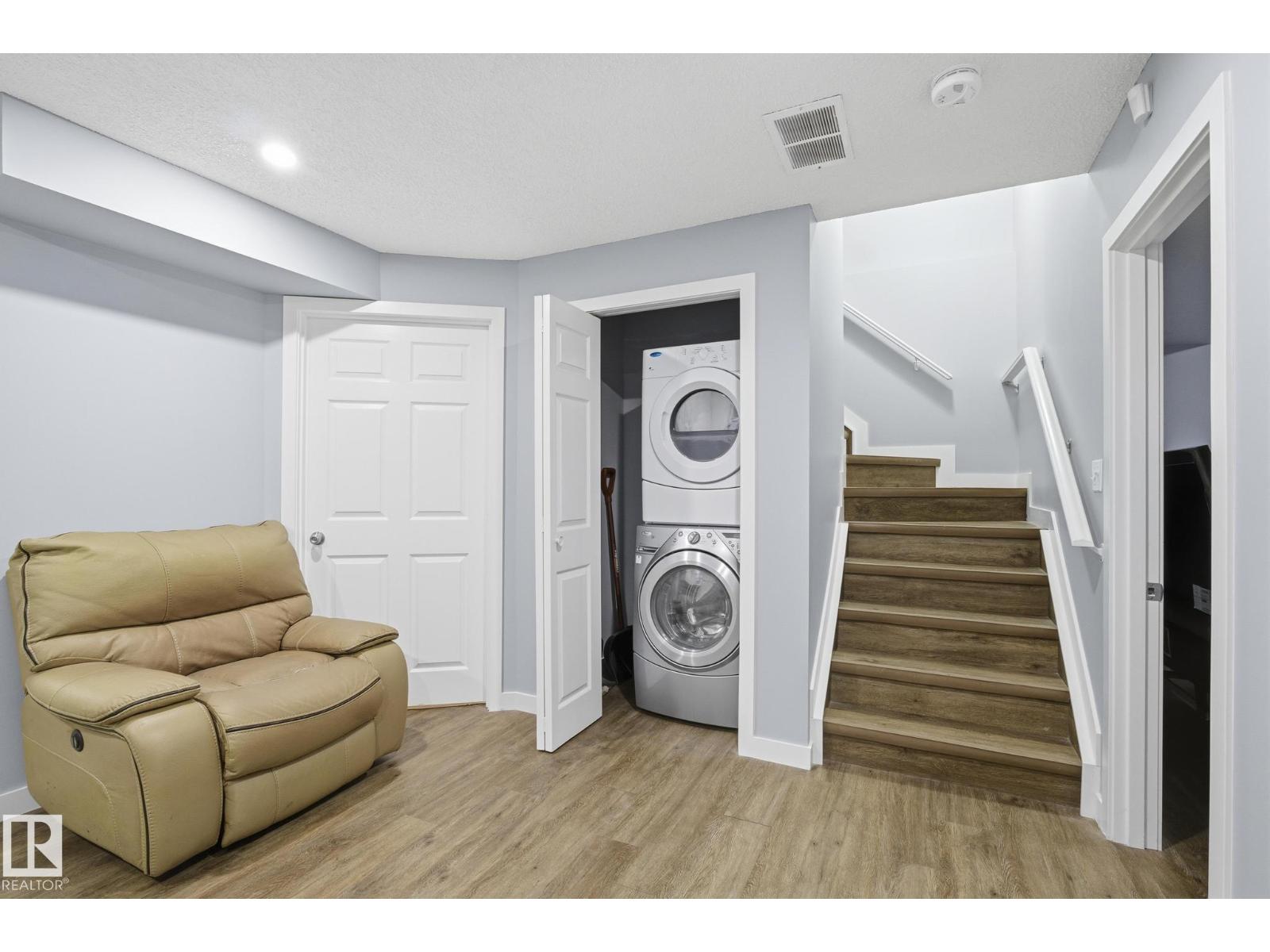 893 Ebbers Cr Nw Nw, Edmonton, Alberta  T5Y 3V1 - Photo 9 - E4465695