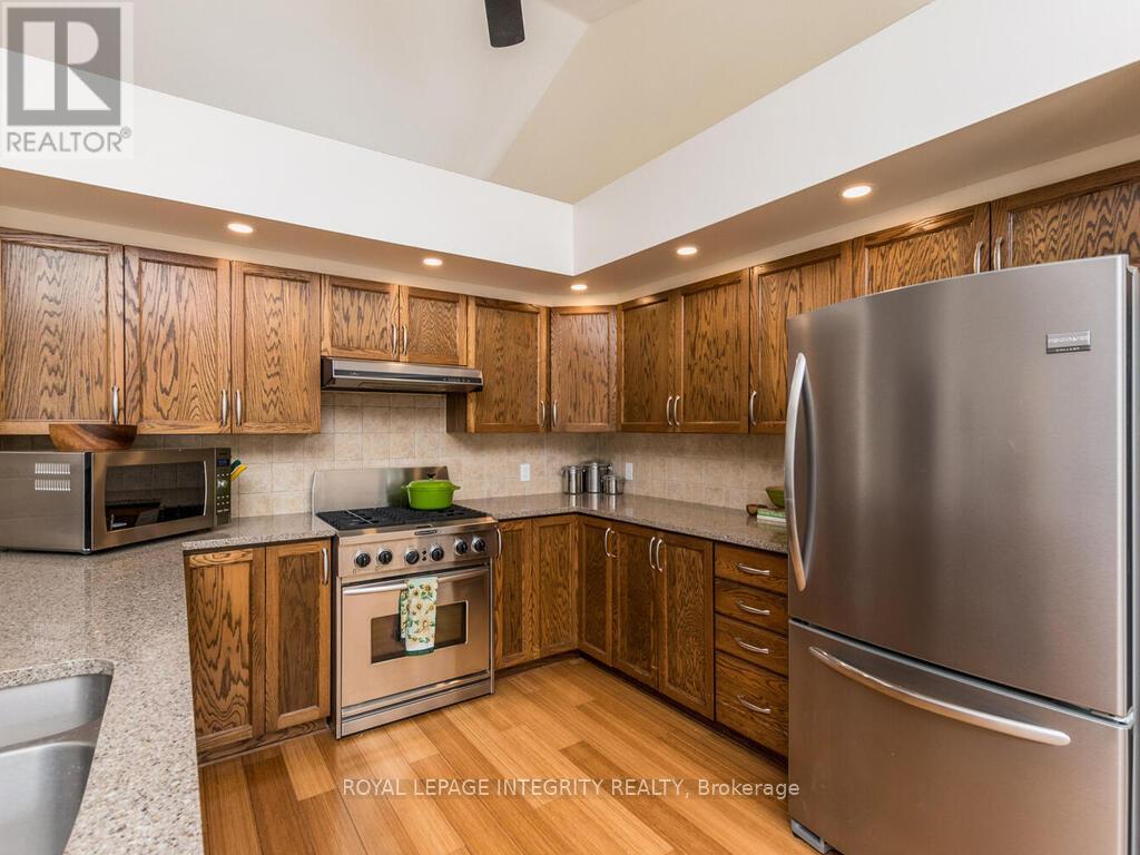 223 Willow Creek Circle, Ottawa, Ontario  K2G 7B1 - Photo 13 - X12370162