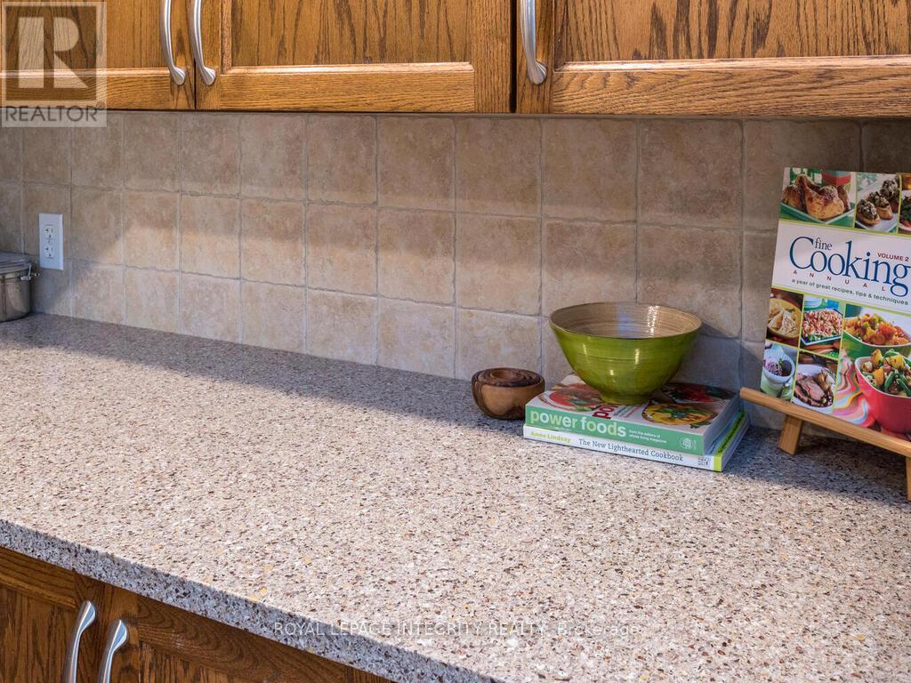 223 Willow Creek Circle, Ottawa, Ontario  K2G 7B1 - Photo 18 - X12370162