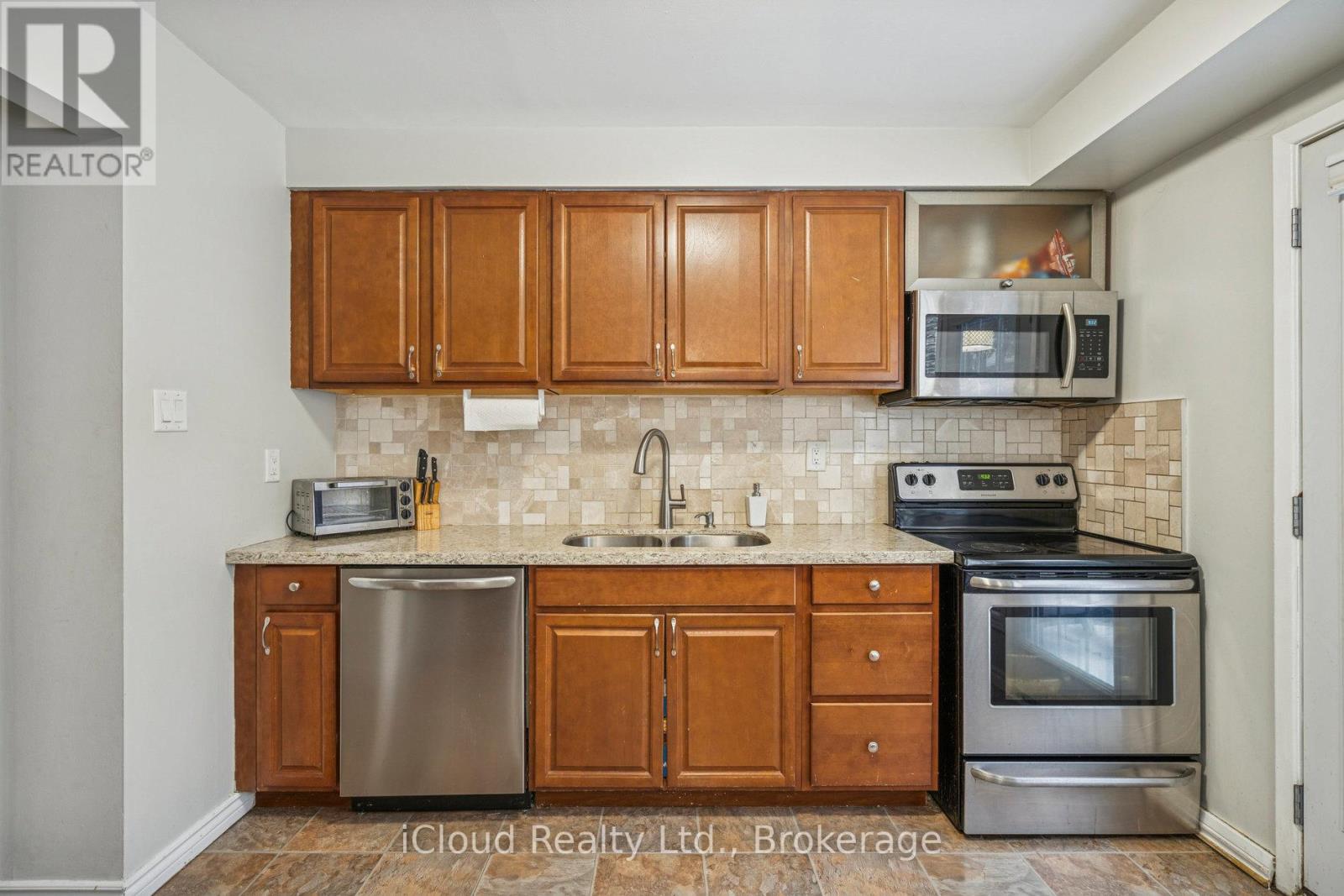 36 Berkshire Square E, Brampton, Ontario  L6Z 1N4 - Photo 16 - W12542848