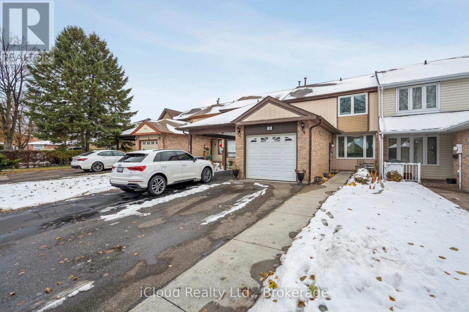 36 Berkshire Square E, Brampton, Ontario  L6Z 1N4 - Photo 3 - W12542848