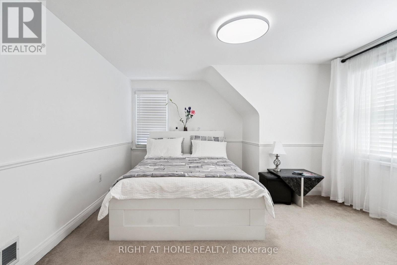 105 Glenridge Avenue, St. Catharines, Ontario  L2R 4X5 - Photo 39 - X12519634