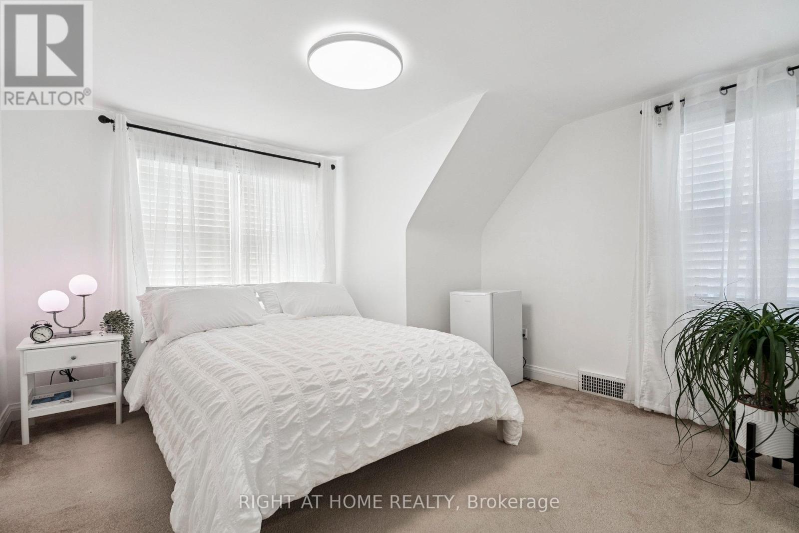 105 Glenridge Avenue, St. Catharines, Ontario  L2R 4X5 - Photo 35 - X12519634