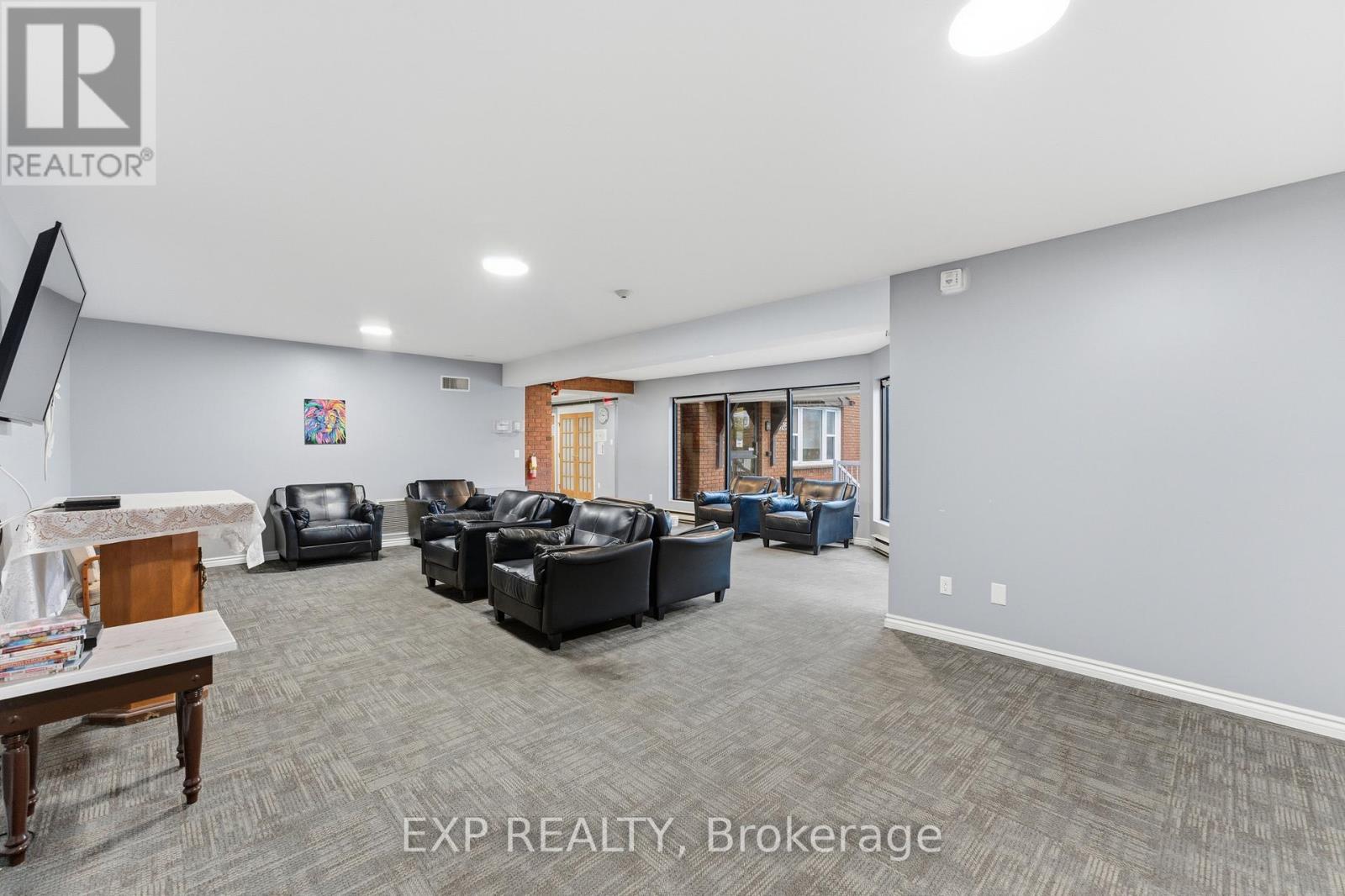 104 - 2526 Laurier Street, Clarence-Rockland, Ontario K4K 1B1 - Photo 4 - X12544002