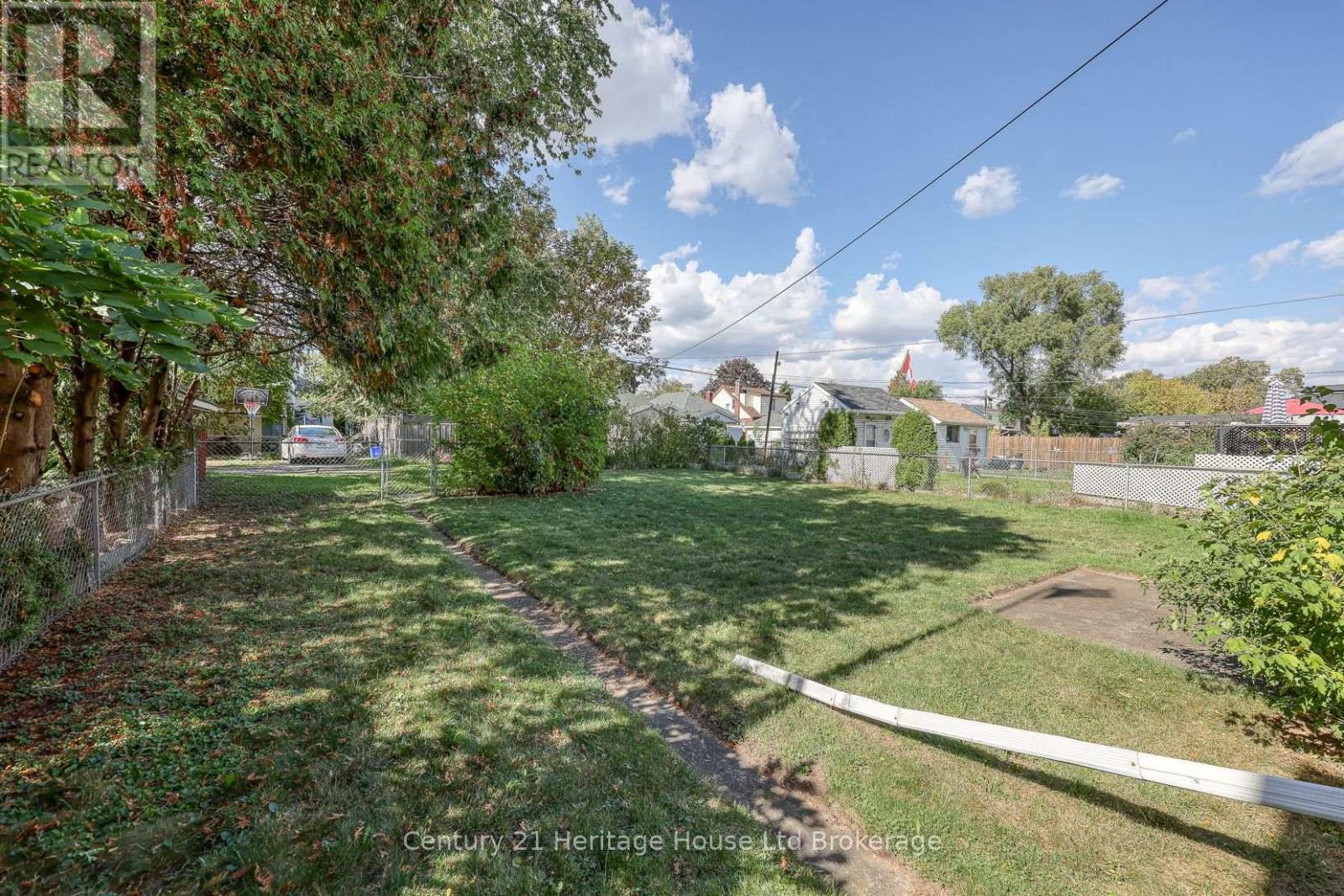 149 Strathearne Avenue, Hamilton, Ontario  L8H 5K7 - Photo 5 - X12544010