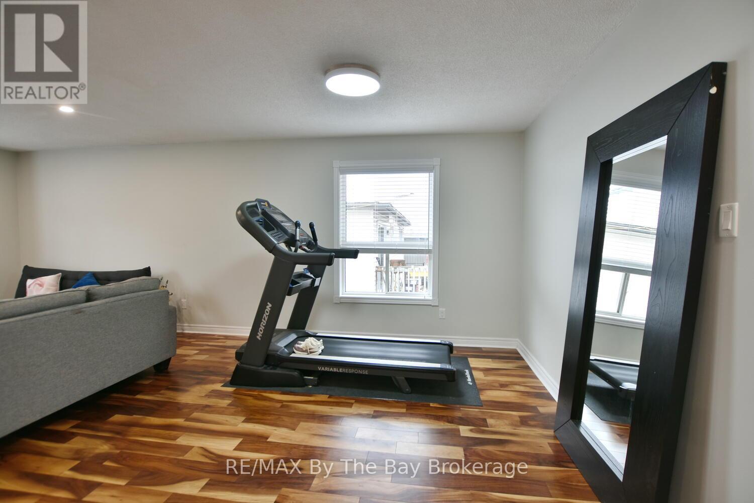 41 Wesley Avenue, Wasaga Beach, Ontario  L9Z 1C8 - Photo 11 - S12544016