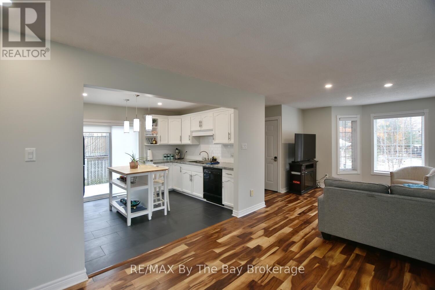 41 Wesley Avenue, Wasaga Beach, Ontario  L9Z 1C8 - Photo 12 - S12544016