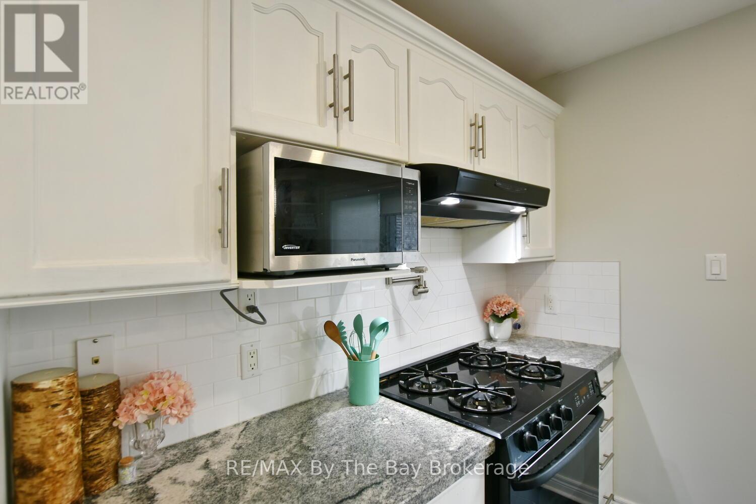 41 Wesley Avenue, Wasaga Beach, Ontario  L9Z 1C8 - Photo 14 - S12544016