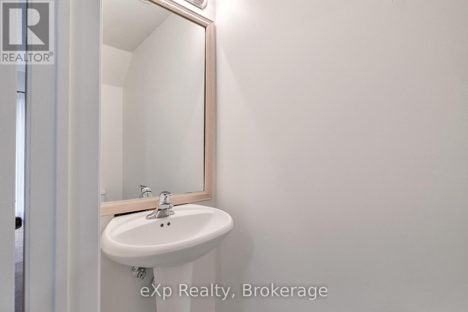 54 - 1130 Cawthra Road, Mississauga, Ontario  L5G 4V7 - Photo 13 - W12544004