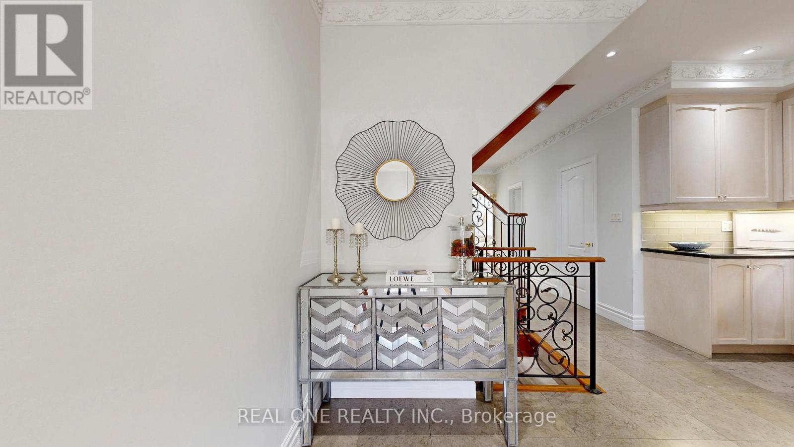 Property at 299 FINCH AVENUE E image 5