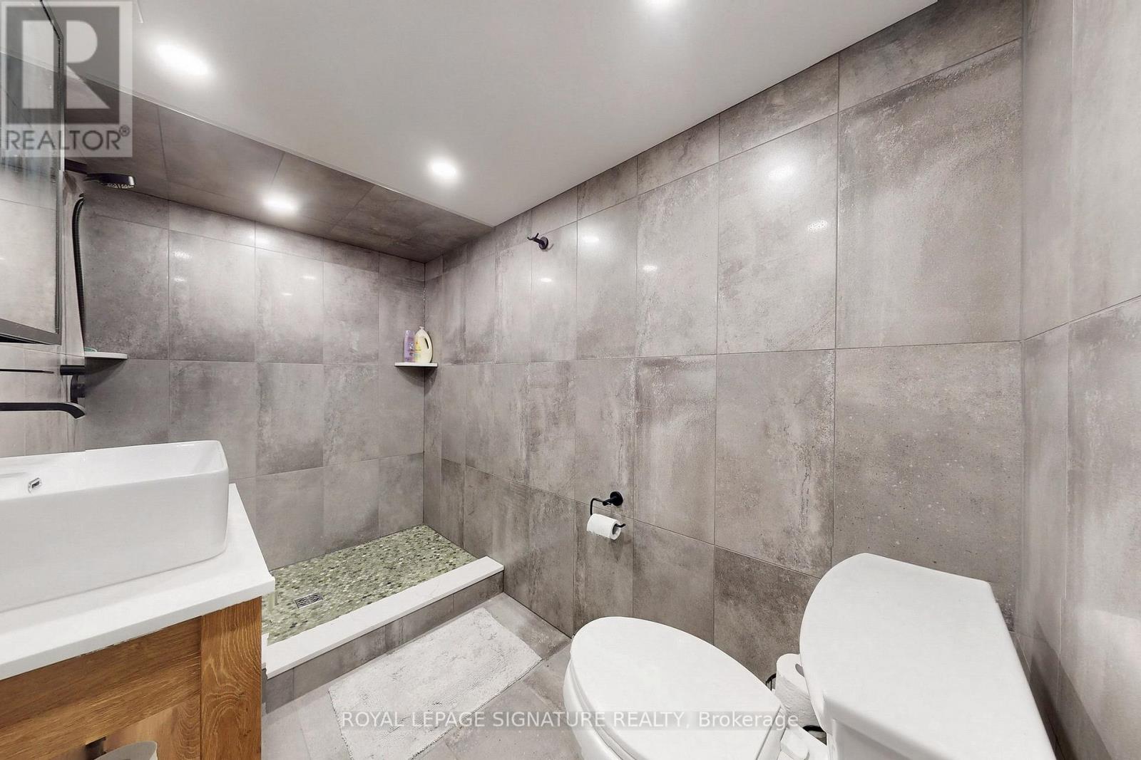 12 Daleside Crescent, Toronto, Ontario  M4A 2H6 - Photo 16 - C12543996