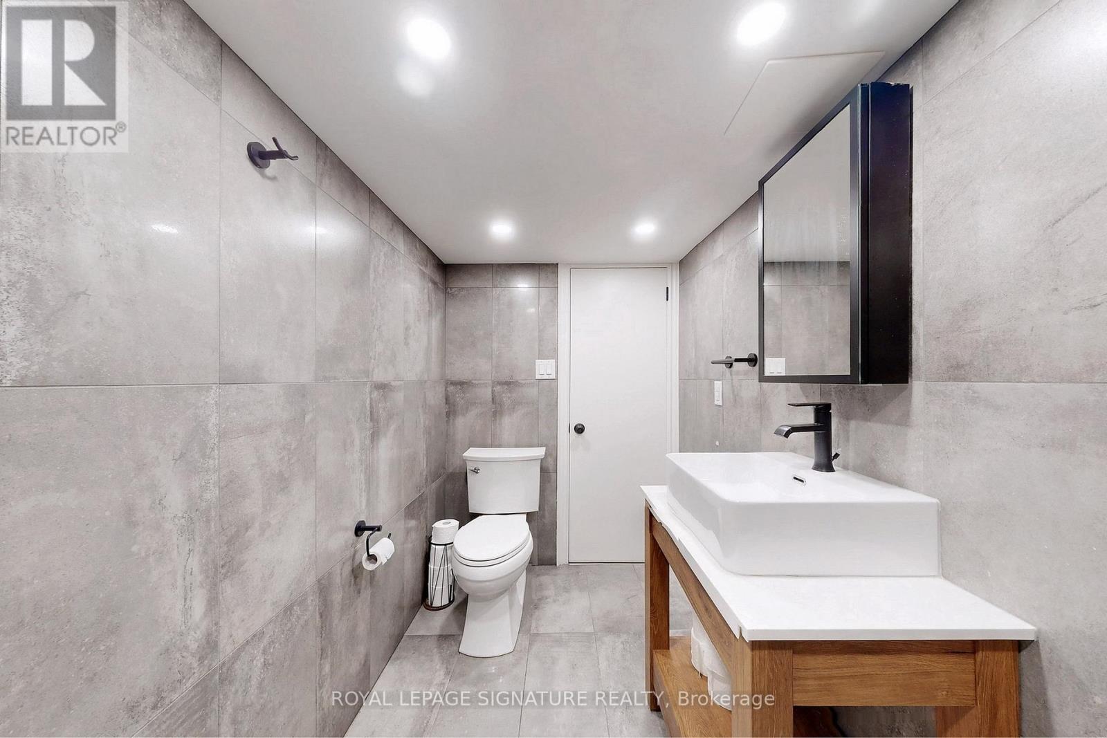 12 Daleside Crescent, Toronto, Ontario  M4A 2H6 - Photo 18 - C12543996