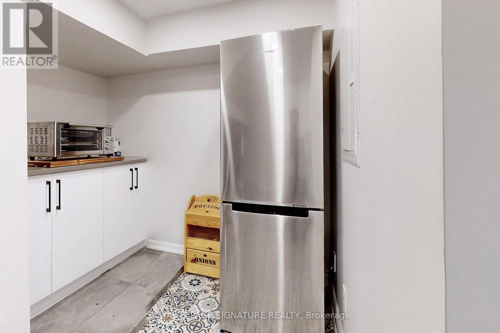 12 Daleside Crescent, Toronto, Ontario  M4A 2H6 - Photo 21 - C12543996