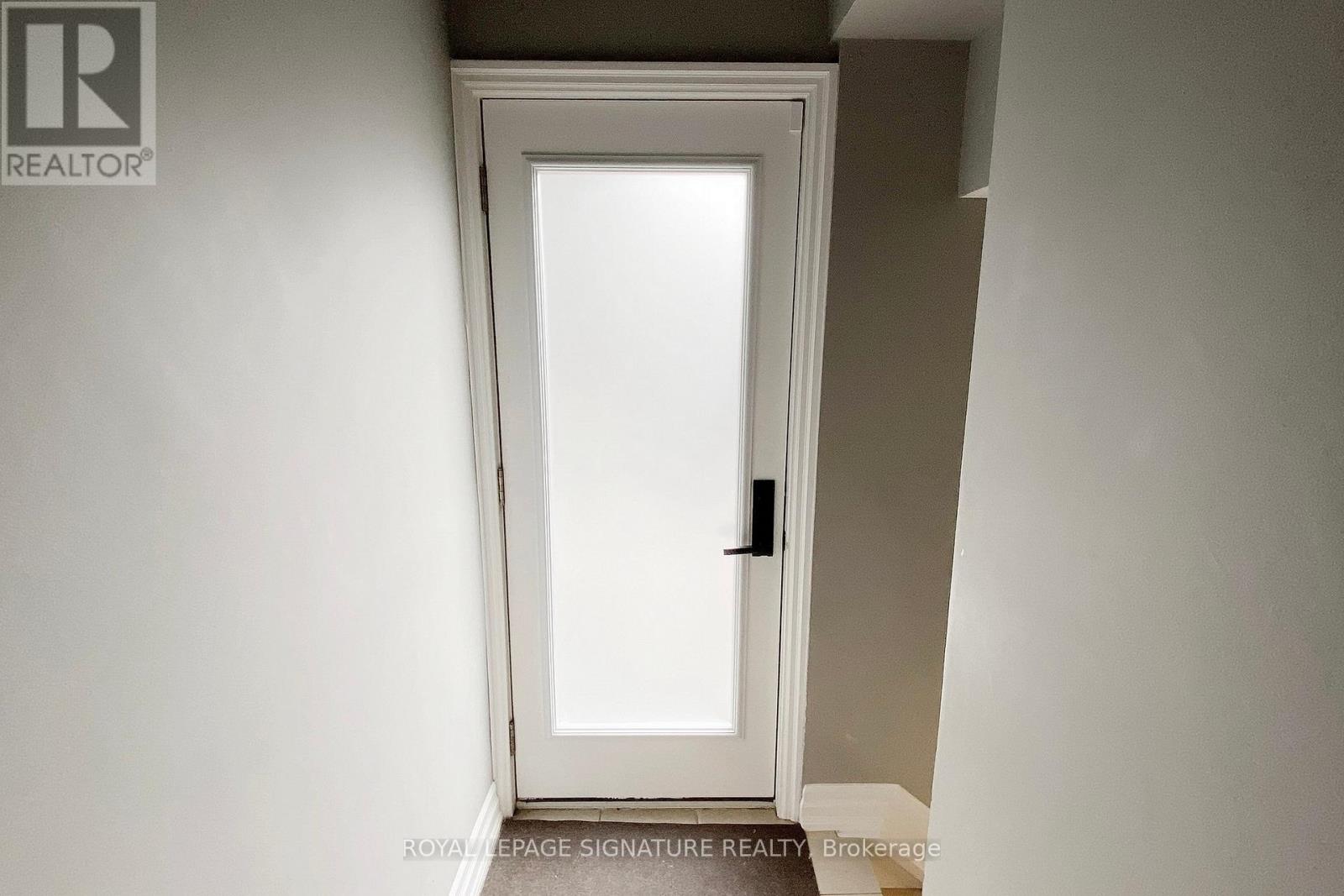 12 Daleside Crescent, Toronto, Ontario  M4A 2H6 - Photo 3 - C12543996