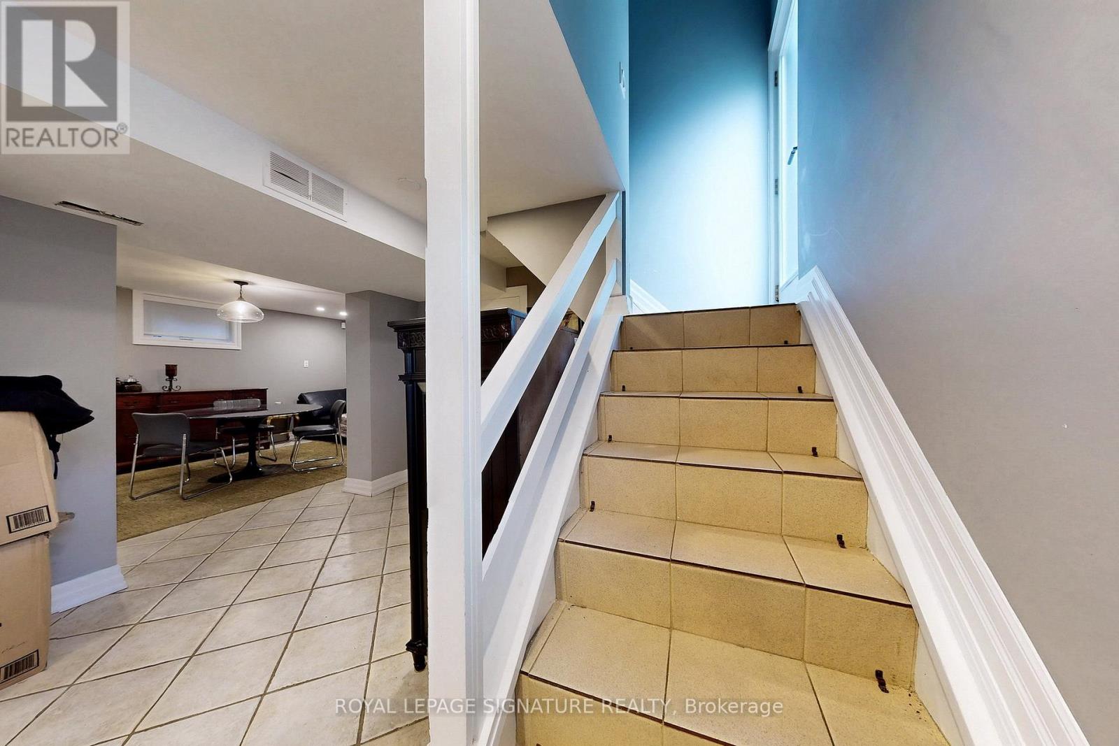 12 Daleside Crescent, Toronto, Ontario  M4A 2H6 - Photo 4 - C12543996