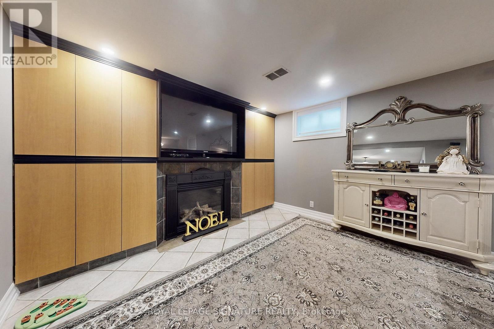 12 Daleside Crescent, Toronto, Ontario  M4A 2H6 - Photo 5 - C12543996