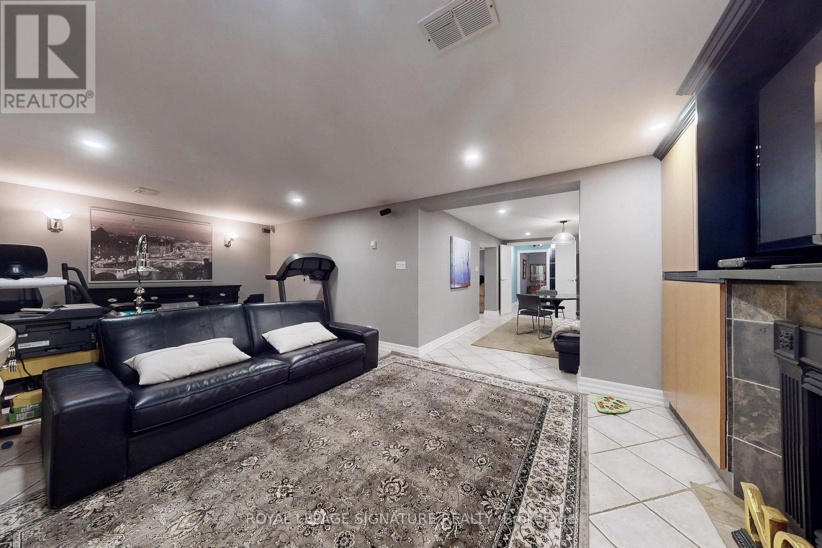 12 Daleside Crescent, Toronto, Ontario  M4A 2H6 - Photo 8 - C12543996