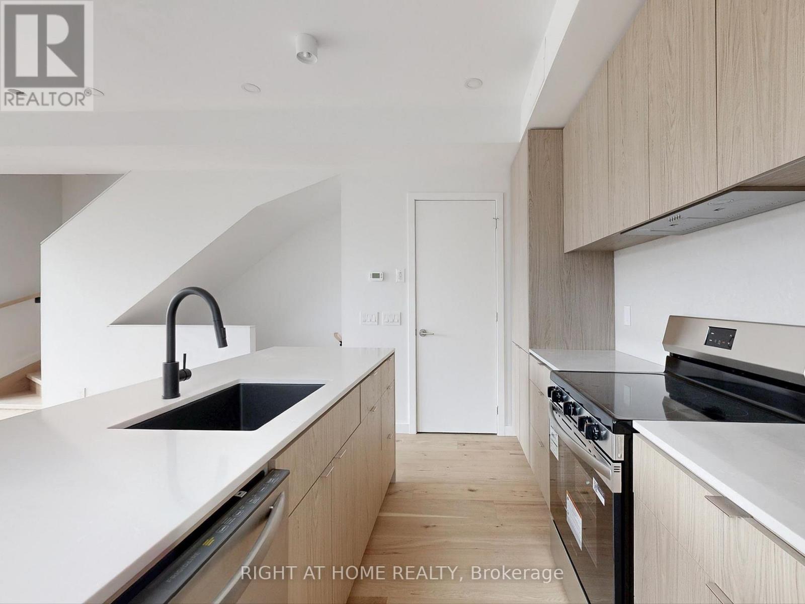 Unit 2 - 1137 Dovercourt Road, Toronto, Ontario  M6H 2Y1 - Photo 7 - W12543942