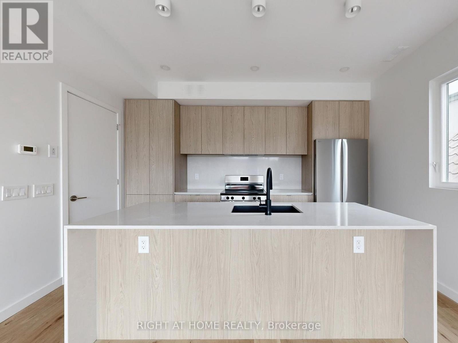 Unit 2 - 1137 Dovercourt Road, Toronto, Ontario  M6H 2Y1 - Photo 9 - W12543942