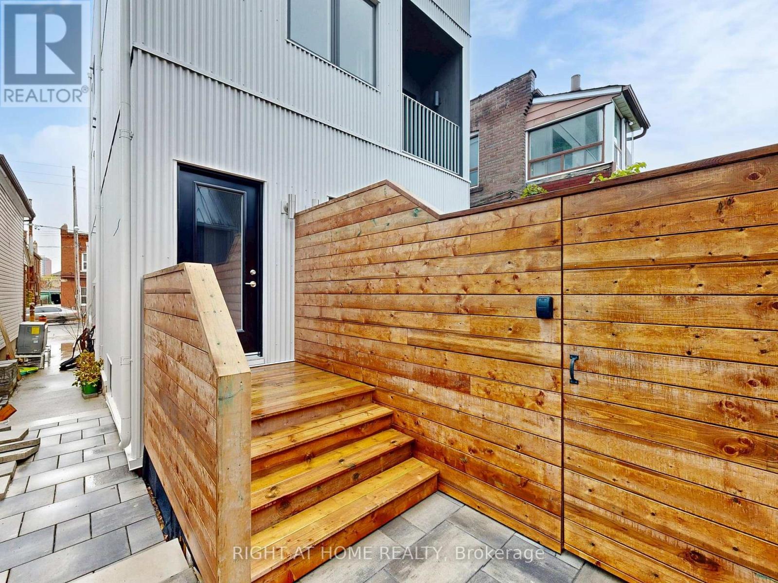 Unit 3 - 1137 Dovercourt Road, Toronto, Ontario  M6H 2Y1 - Photo 2 - W12543944