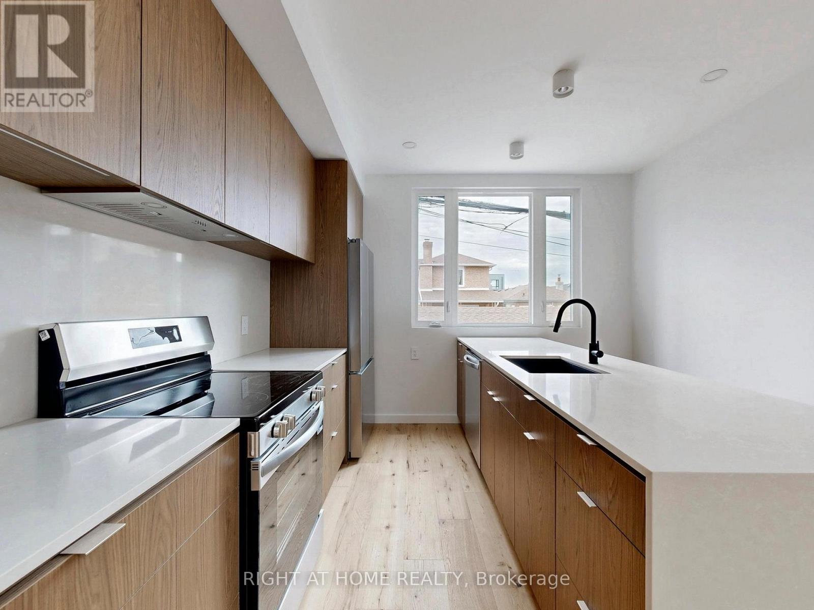 Laneway - 1137 Dovercourt Road, Toronto, Ontario  M6H 2Y1 - Photo 10 - W12543946