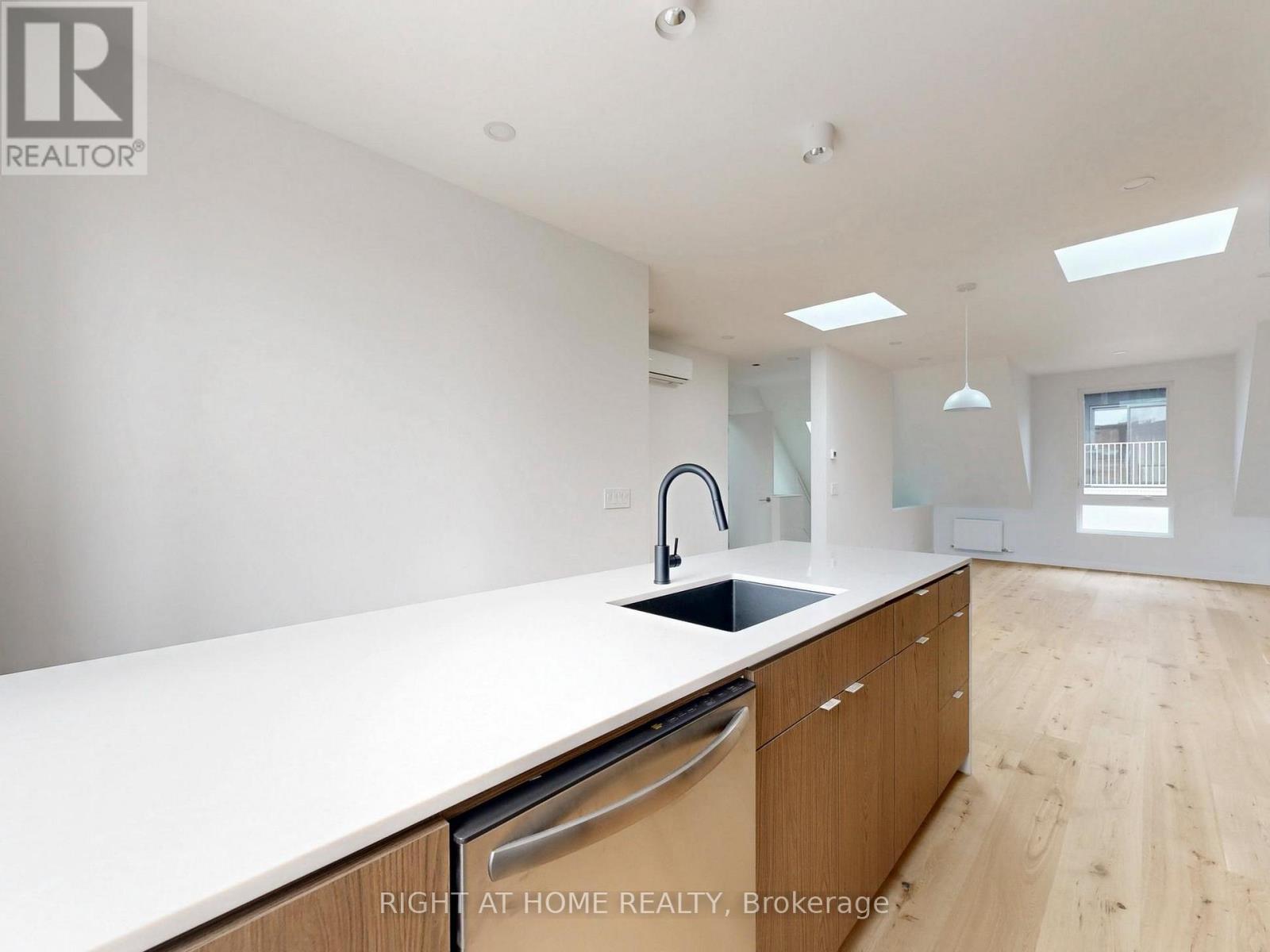 Laneway - 1137 Dovercourt Road, Toronto, Ontario  M6H 2Y1 - Photo 11 - W12543946