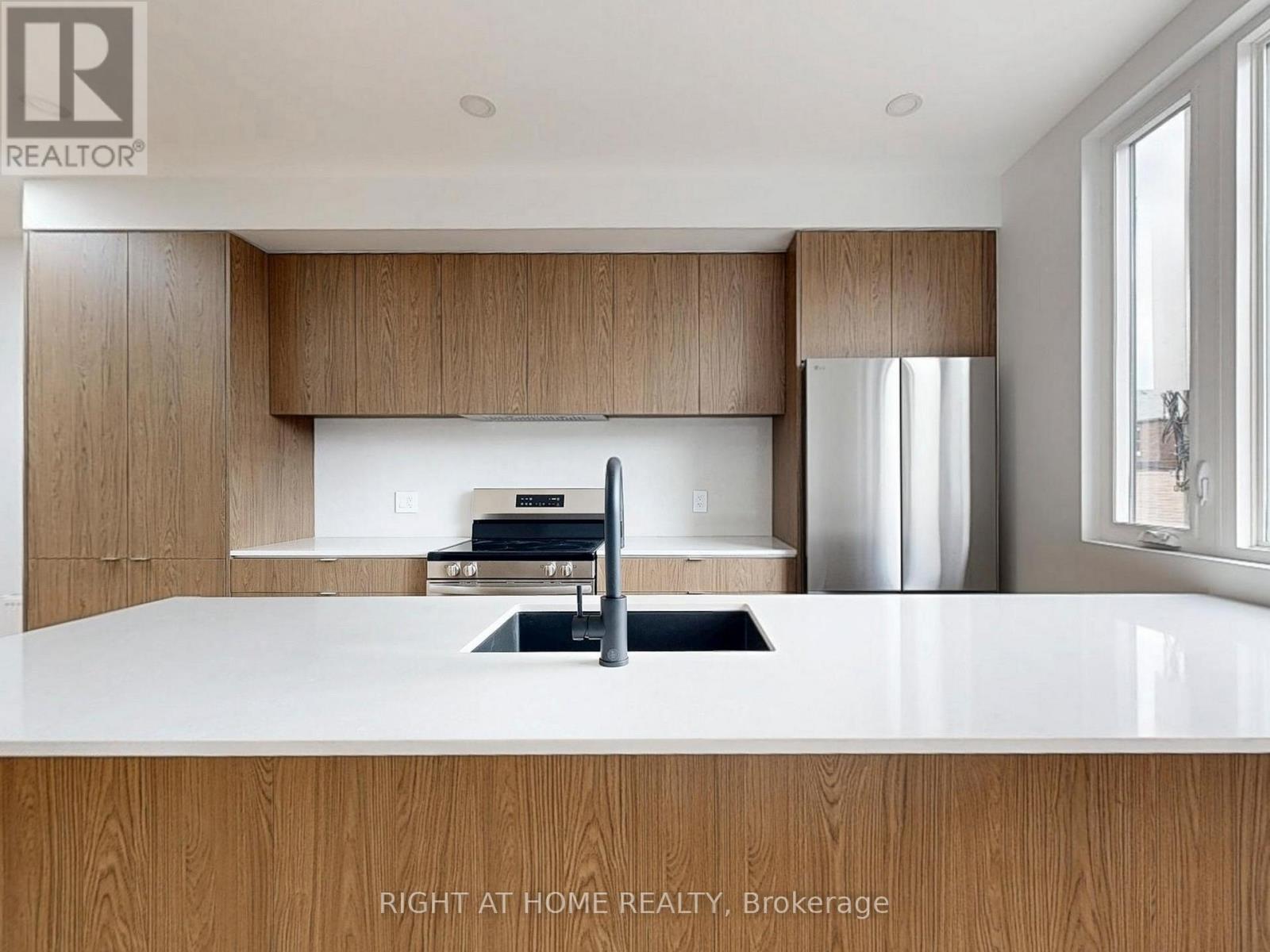 Laneway - 1137 Dovercourt Road, Toronto, Ontario  M6H 2Y1 - Photo 12 - W12543946