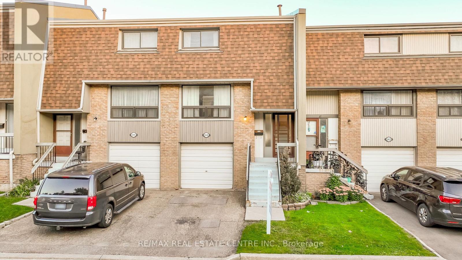143 - 143 Ashton Crescent, Brampton, Ontario  L6S 3J9 - Photo 2 - W12543972