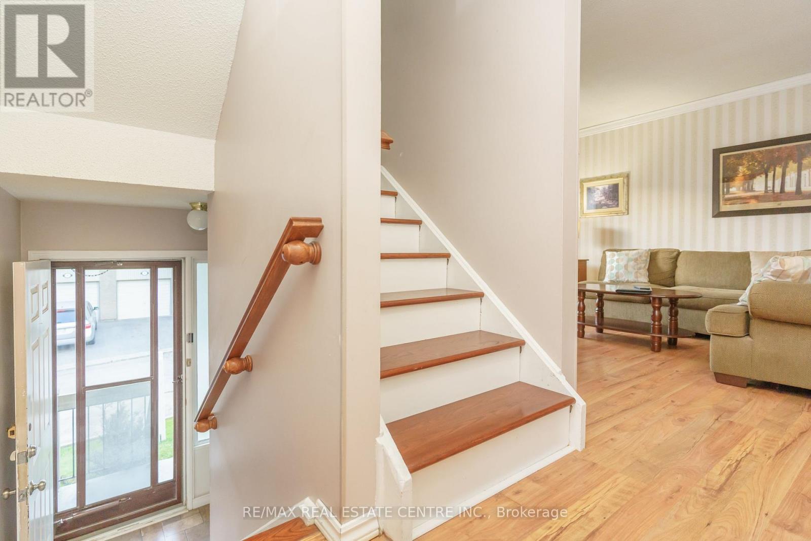 143 - 143 Ashton Crescent, Brampton, Ontario  L6S 3J9 - Photo 4 - W12543972