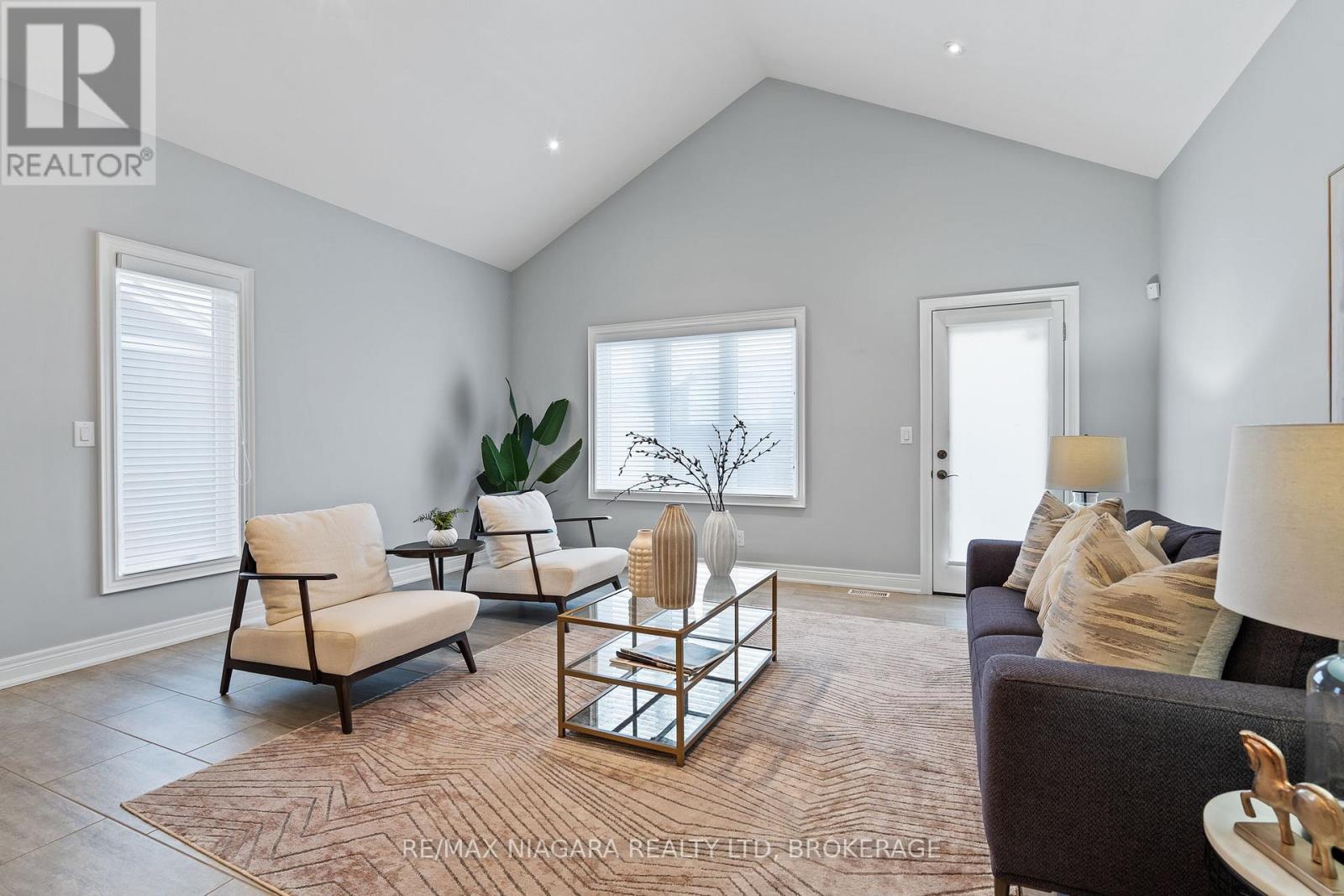 34 Blossom Common, St. Catharines, Ontario  L2M 0B3 - Photo 10 - X12351822